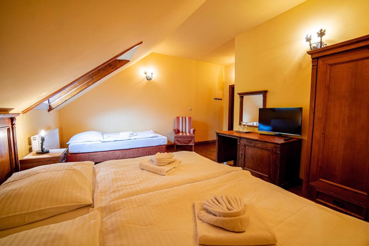 Penzion Cosmopolitan I. Banská Štiavnica 外观 照片